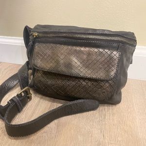 Free People blk/gold leather belt bag